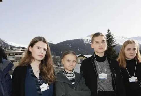 Vanessa Nakate, Luisa Neubauer, Greta Thunberg, Isabelle Axelsson, and Loukina Tille in Davos. From buzzfeednews.com