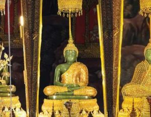 The Emerald Buddha at Wat Phra Kaeo, in Bangkok’s Grand Palace. The king changes its golden garments for each of the three seasons, from left to right: hot season, rainy season, and cool season. From btbangkok.com
