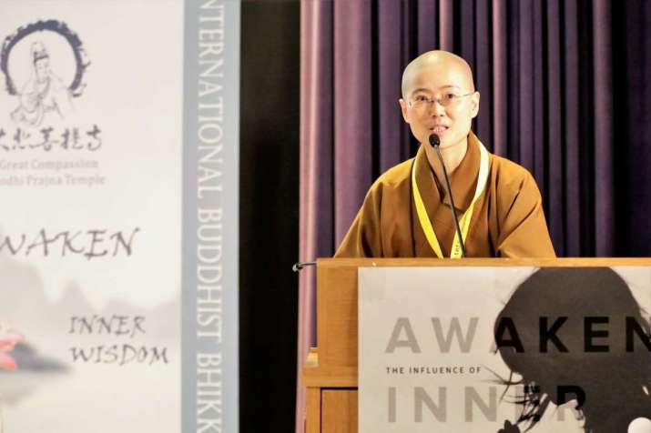 Venerable Miao Jing speaking at the First International Buddhist Bhikkhuni Forum at the University of Toronto. Image courtesy of the Great Compassion Bodhi Prajna Temple