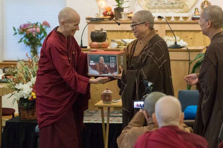 Venerable Chodron, left, and Master Wu Yin, right. Image courtesy of Sravasti Abbey