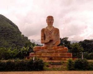 Statue of Jivaka in Khok Kwai, Uthaithani, Thailand. From twitter.com