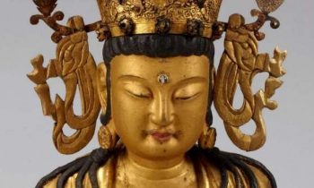 Detail of the Korean statue of the bodhisattva Avalokiteshvara crafted during the Goryeo dynasty. From asia.si.edu