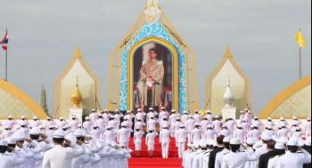Government officials pay their respects to a portrait of King Vajiralongkorn. From nationmultimedia.com