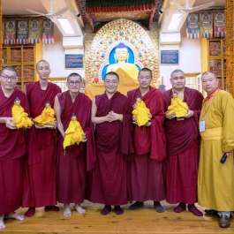 Yangten Rinpoche, Telo Tulku Rinpoche with monks holding the Buddha statues. From facebook.com