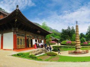Pohyon Buddhist temple in North-Korea. From pyongyang-travel.com