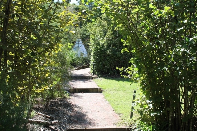 Path linking the meditation hall with Sasana House. From bmimc.org.au