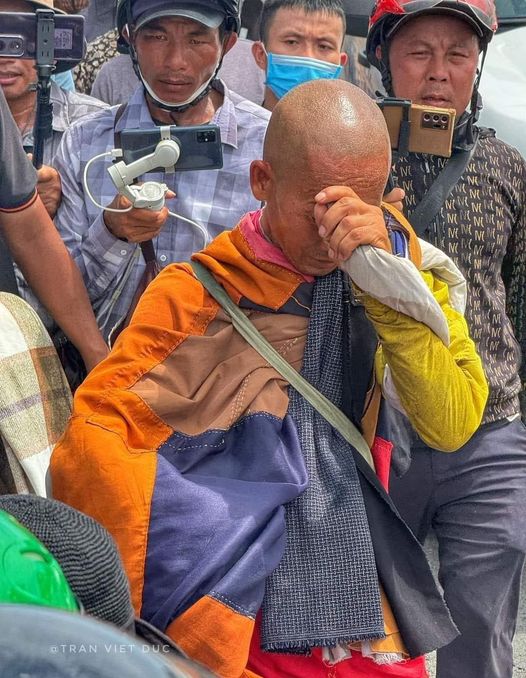 Thích Minh Tuệ Hành Thiền Tại Ấn Độ