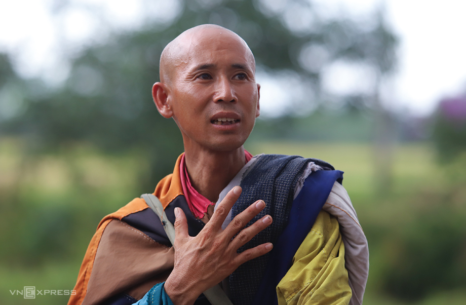 Thích Minh Tuệ Khất Thực Tại Ấn Độ
