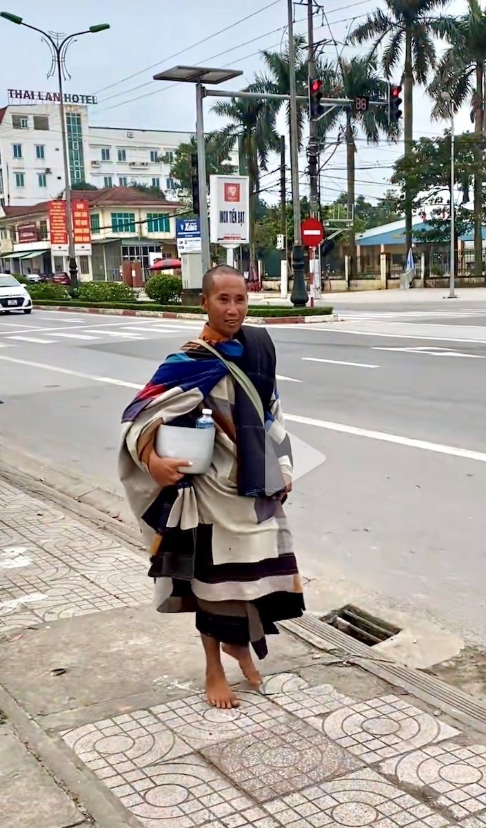 Thích Minh Tuệ Tại Bồ Đề Đạo Tràng – Chân Dung
