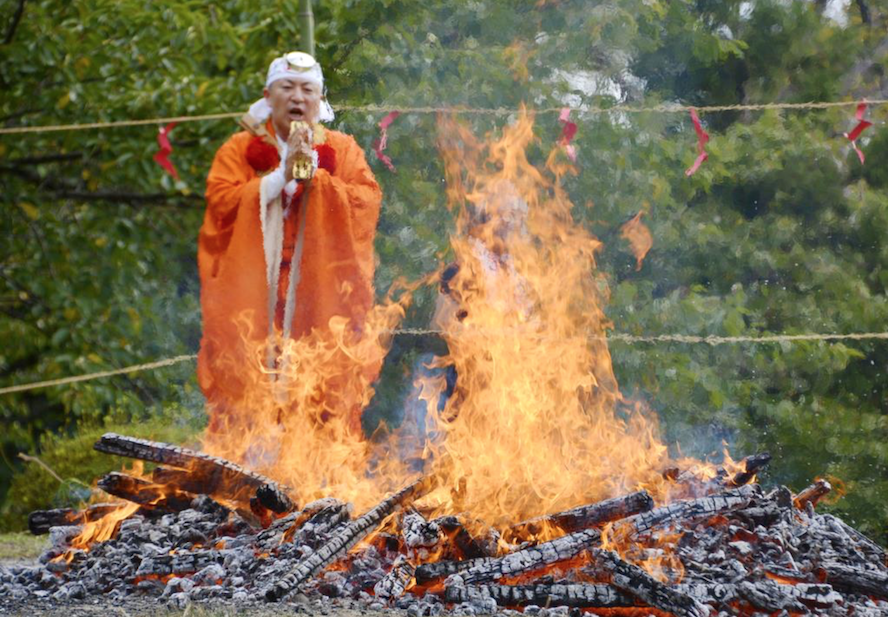 Japanese Buddhist Temple Holds Fire Ritual To Purge Online Hatred Buddhistdoor