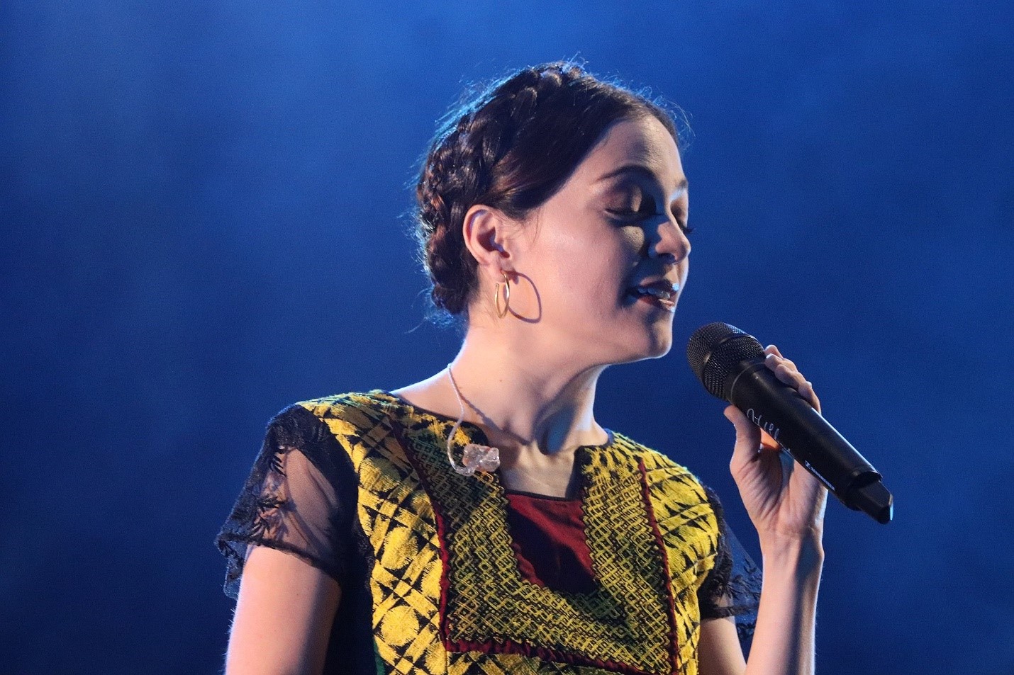 Cantante Natalia Lafourcade 2018 Gran Rex 44, from Wikimedia Commons