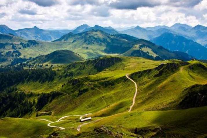 The Carpathian Mountains in Ukraine. From destinations.com.ua