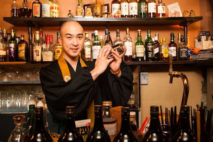 Ven. Fujioka, a former pro-boxer, runs Vowz Buddhist Bar as an outreach program for those estranged from Buddhism. From japan-window.reblog.hu