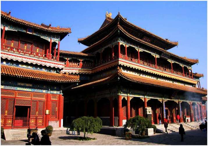 Yonghe temple in Beijing. From beijingholiday.com
