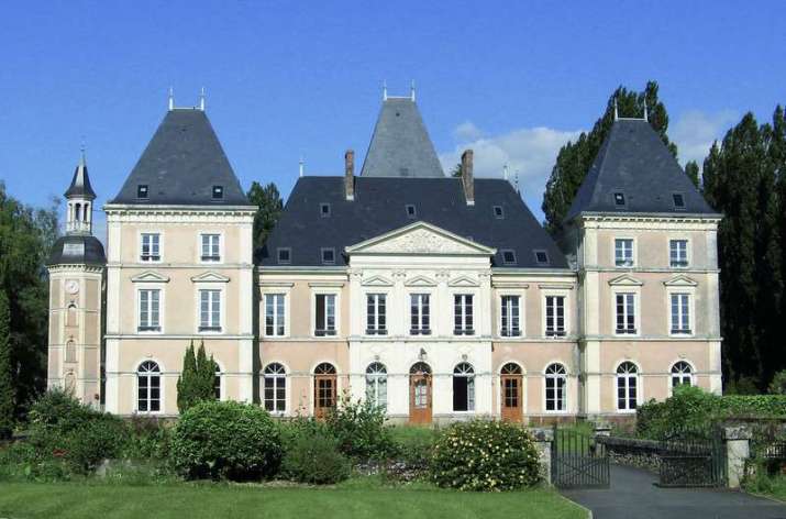 The Château de Segrais, a residential meditation center run by the New Kadampa Tradition in France. From pinterest.com
