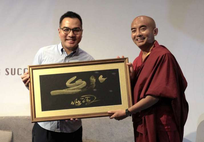 David Yeung with Yongey Mingyur Rinpoche at the recent “Awareness Leadership: Master Your Mind, Master Your Success,” workshop in Hong Kong organized by Tergar Asia. Image courtesy of Tergar Asia