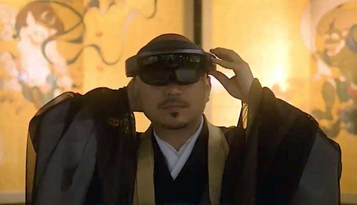 Kennin-ji monk Shundo Asano, whose image was used for the MR experience, dons a HoloLens headset. From youtube.com