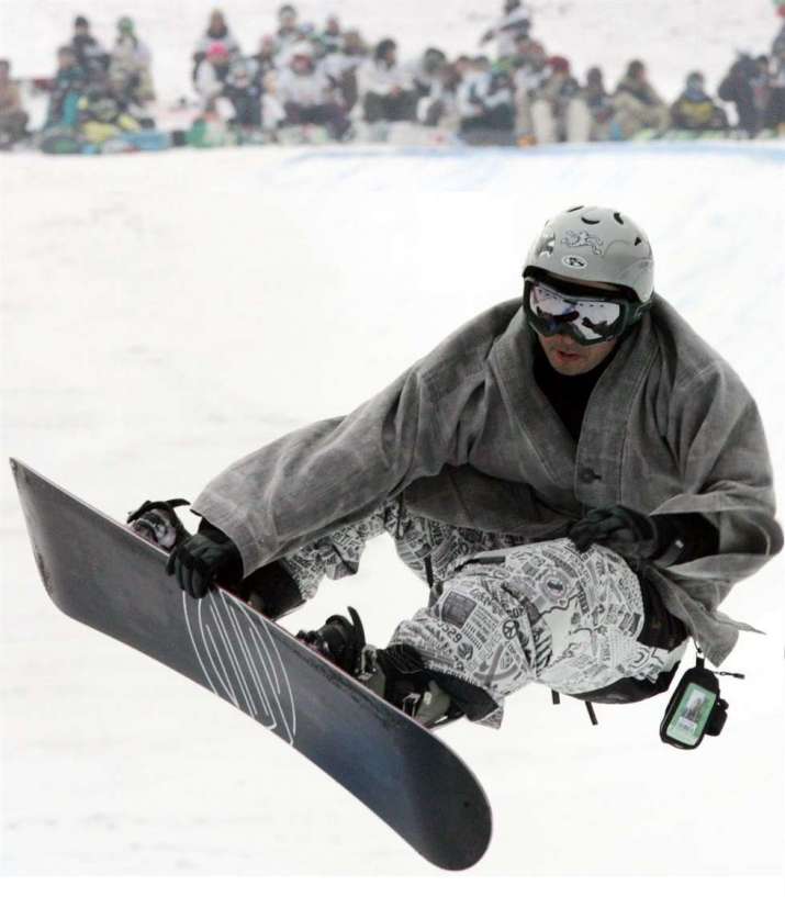 Ven. Hosan shows his skills during the half-pipe event of the 5th Dalma Open in 2007. From koreatimes.co.kr