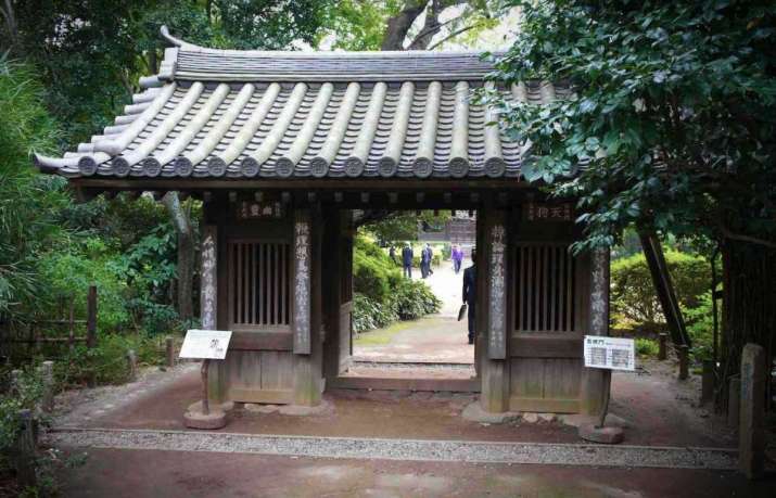 The Gate of Wisdom (Jap: Tetsurimon) at the Philosophy Garden (Jap: Tetsudōkōen) constructed by Inoue Enryō. Photo by author