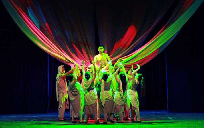 A performance of <i>I Am Buddha</i>. From kalmteatr.ru
