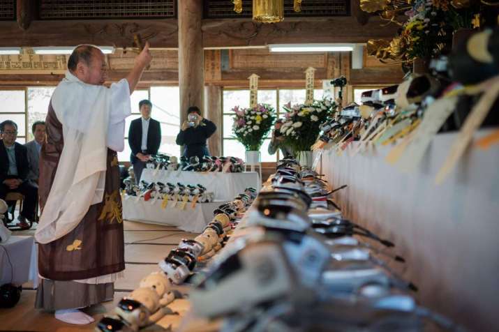 Kofuku-ji’s head priest conducts a ceremony for departed Aibos. From japantimes.co.jp