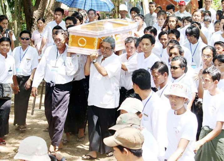 Kyaw Thu’s personal presence at funerals offers much consolation to the families of the deceased. Image courtesy of the FFSS