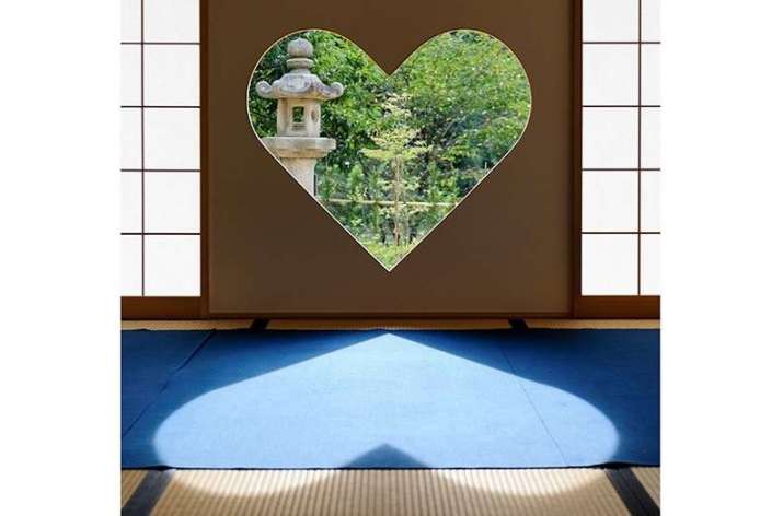 The <i>inome</i> window at Shoju-in Buddhist temple. From shoujuin.boo.jp