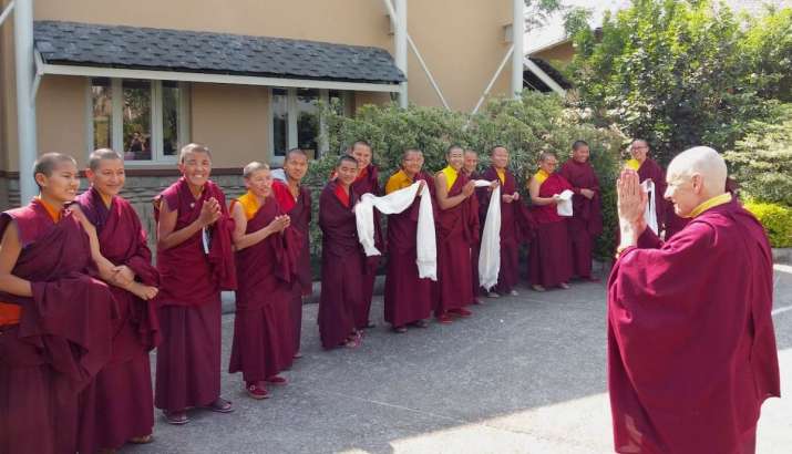 Nuns of Dongyu Gatsal Ling nunnery say goodbye to Jetsunma Tenzin Palmo. Image courtesy of Dongyu Gatsal Ling