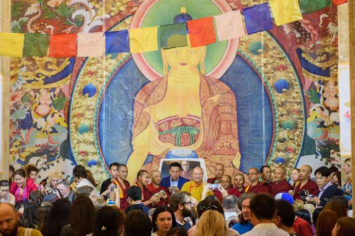Telo Tulku Rinpoche with the monks from Tashi Lhunpo in Moscow. Image courtesy of Renata Alyaudinova, savetibet.ru