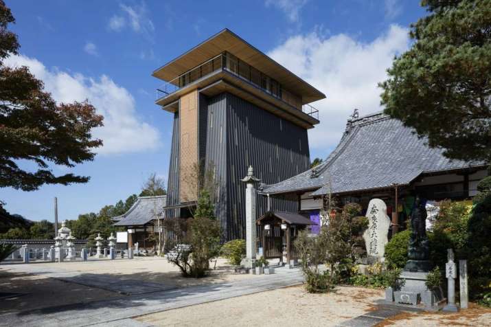 The <i>ihaidō</i> at Korin-Ji Temple. From okunotakashi.jp