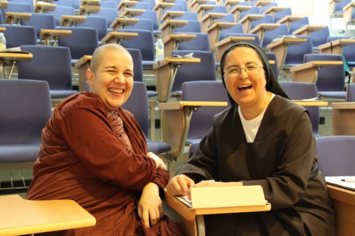 Venerable Dr. Dhammadinnā (Italy), professor in the Buddhist Studies Department of the Dharma Drum Institute of Liberal Arts (Taiwan) and Āgama Research Group director, and Sister María José Pérez, Discalced Carmelite Nun, from Puzol Monastery (Valencia), at the 1st World Encounter Teresian Mysticism and Inter-religious Dialogue conference. In Ávila, Spain, 27-30 July 2017. Image courtesy of the author