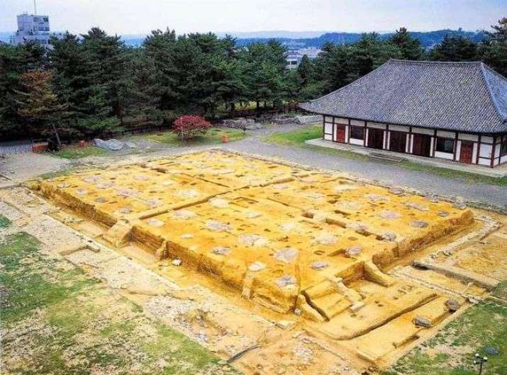 The foundation podium has been used since the Central Golden Hall was founded in 714. From asahi.com