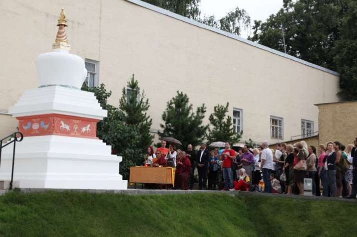 Blessing the stupa. From icr.su