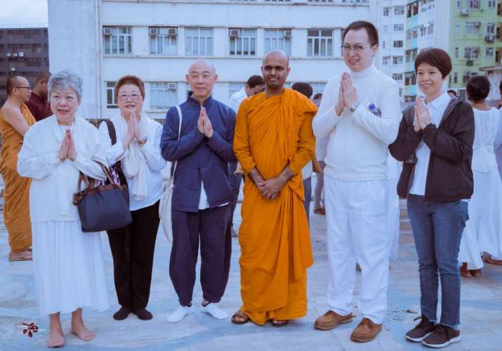 Ven. Sumita Thero with Chinese devotees. Photo by Poorna Jayasinghe