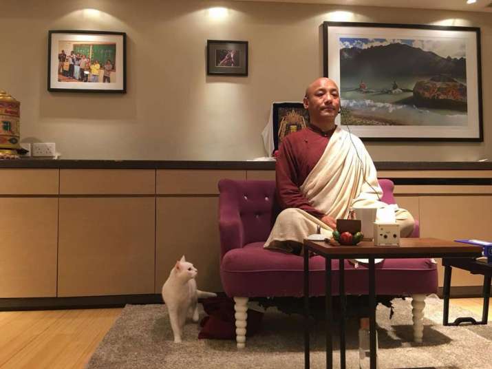 Anam Thubten Rinpoche with Utpala Meditation Centre's resident cat. Image courtesy of Dharmata Hong Kong