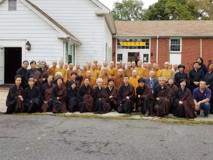 Sangha and laity at Fuhui Temple. Image courtesy of Ven. Chaofan