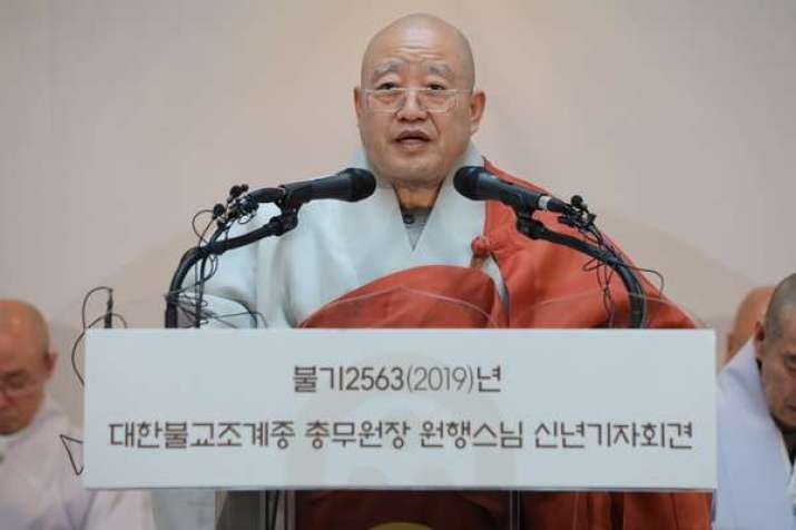 Ven. Wonhaeng, president of the Jogye Order, during the press conference on Wednesday. From english.hani.co.kr