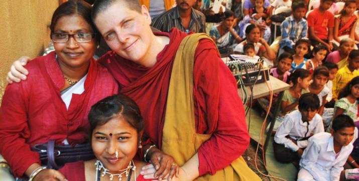 Ayya Yeshe with Dalit women. From bodhicitta-vihara.com
