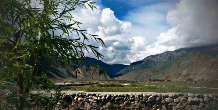 Drak Valley, Tibet. Photo by Dechen Steele. From sangha-journeys.com