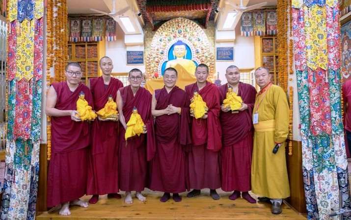 Yangten Rinpoche, Telo Tulku Rinpoche with monks holding the Buddha statues. From facebook.com