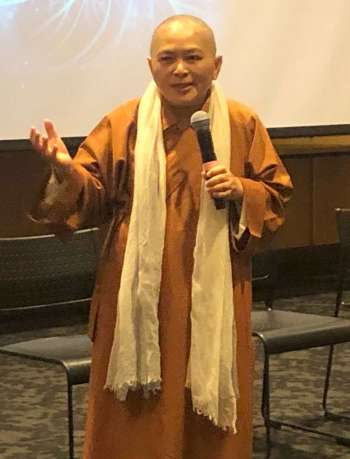 Ven. Yifa speaking in Seattle. Photo by Nina Müller