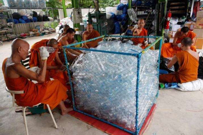 Monks sort through plastic bottles at Wat Chak Daeng. From news4europe.eu