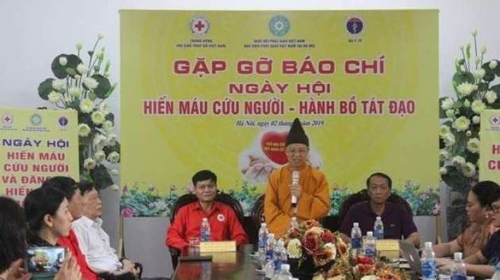 Ven. Thich Thanh Quyet, vice-chairman of the Vietnam Buddhist Sangha’s executive council and head of the Vietnam Buddhist Academy, speaks at a press conference to introduce the blood and organ donation festival. From nhandan.com.vn