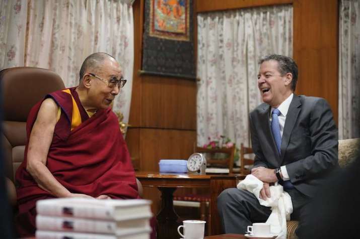 Sam Brownback meets with the Dalai Lama in Dharamsala From tibet.net