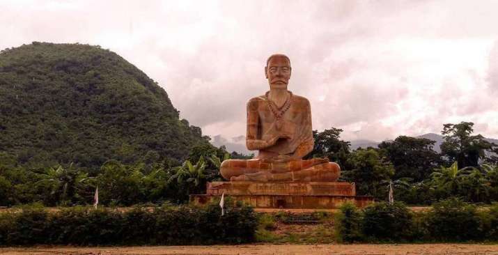 Statue of Jivaka in Khok Kwai, Uthaithani, Thailand. From twitter.com