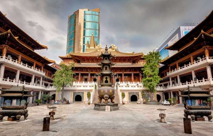 Jing'an Temple, courtyard view. From pinterest.com