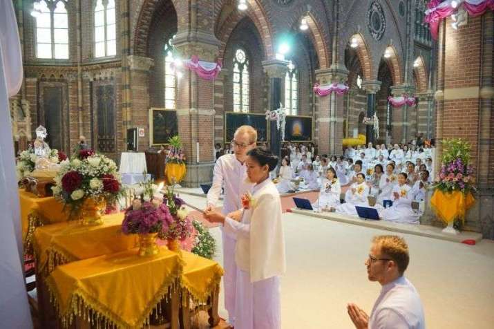 Inside Wat Phra Dhammakaya Nederland. From facebook.com