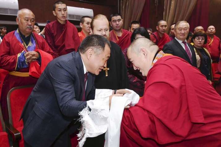 Jampel Lodoy and Sholban Kara-ool during the enthronement ceremony. From savetibet.ru