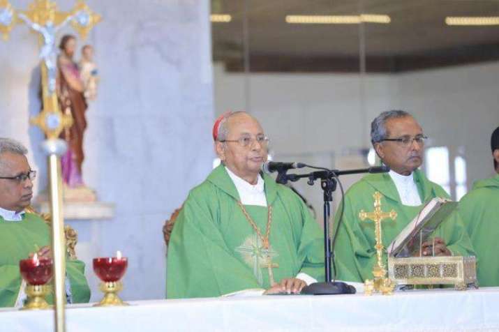 Cardinal Malcolm Ranjith leads Catholics in prayer at St. Anthony’s Shrine in Colombo. From newsin.asia