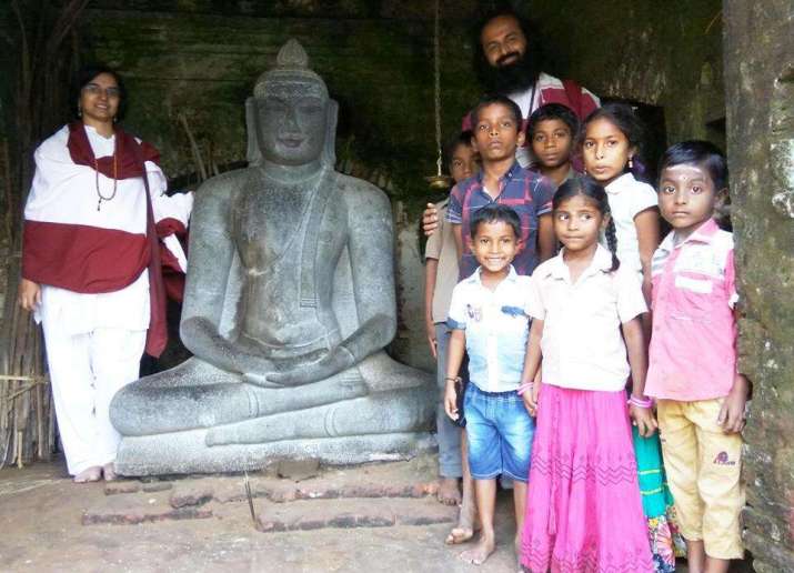 Prabodha Jnana and Abhaya Devi with an ancient Buddha statue at Peruncheri, Nagapattinam District, in Tamil Nadu. Image courtesy of Prabodha Jnana and Abhaya Devi